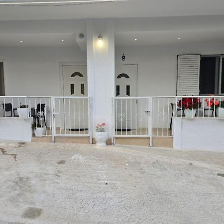 Aila Apartment Sarandë Exteriör bild