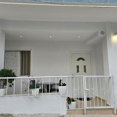 Aila Apartment Sarandë Exteriör bild
