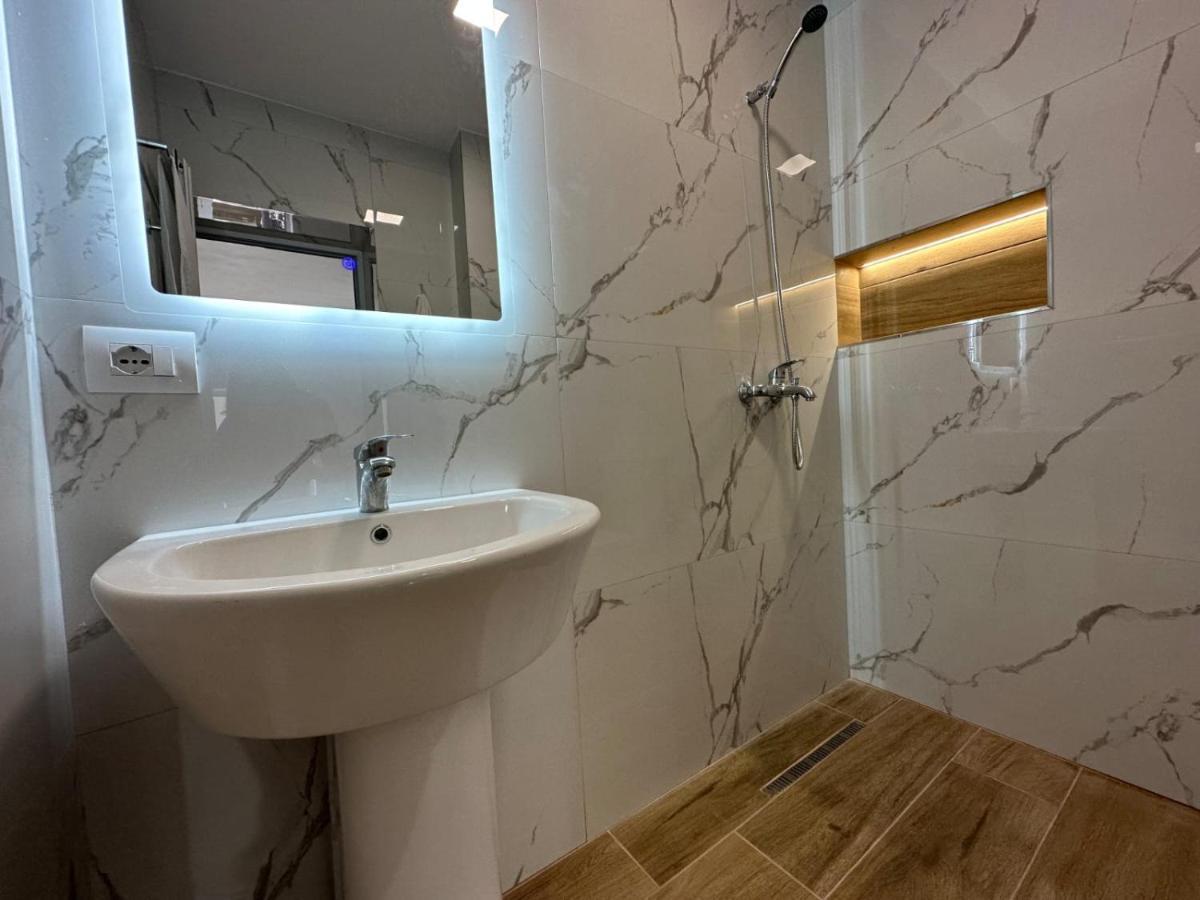Aila Apartment Sarandë Exteriör bild