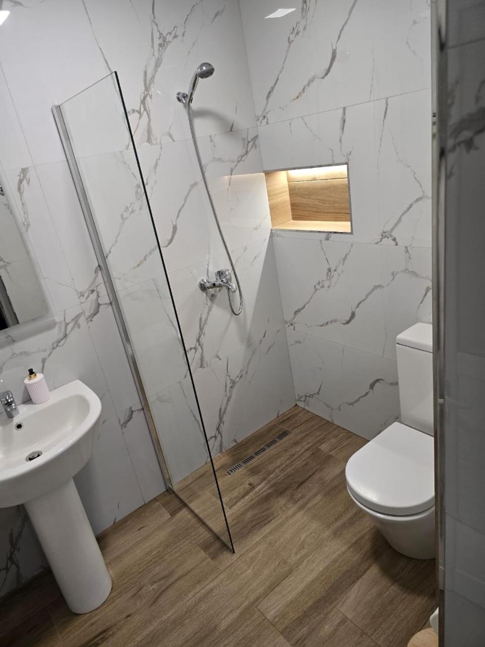 Aila Apartment Sarandë Exteriör bild