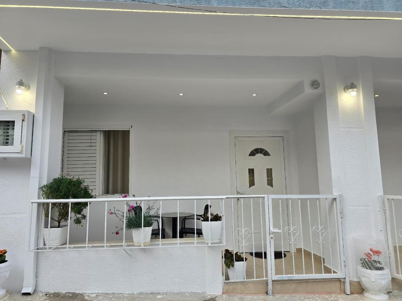 Aila Apartment Sarandë Exteriör bild