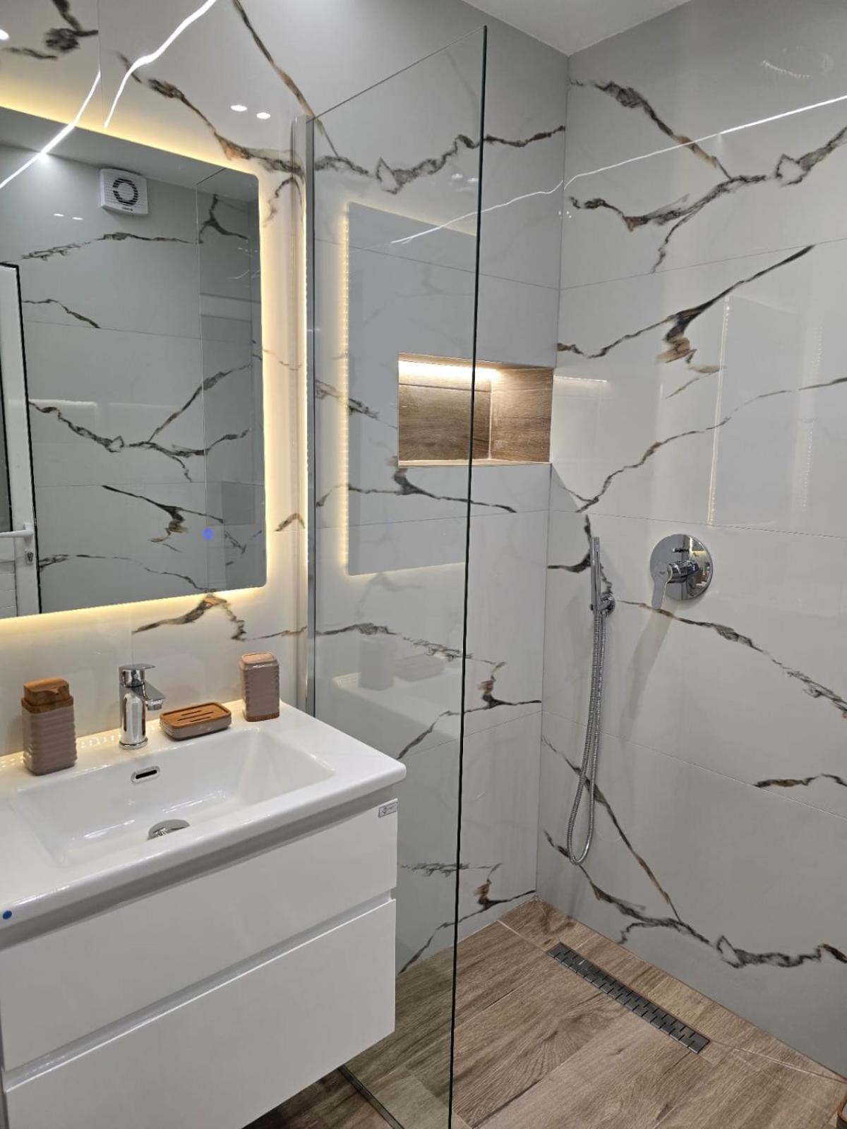 Aila Apartment Sarandë Exteriör bild