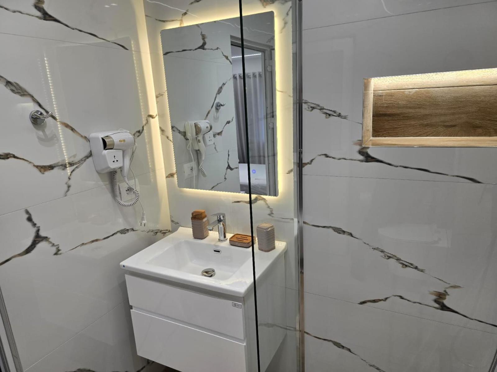 Aila Apartment Sarandë Exteriör bild