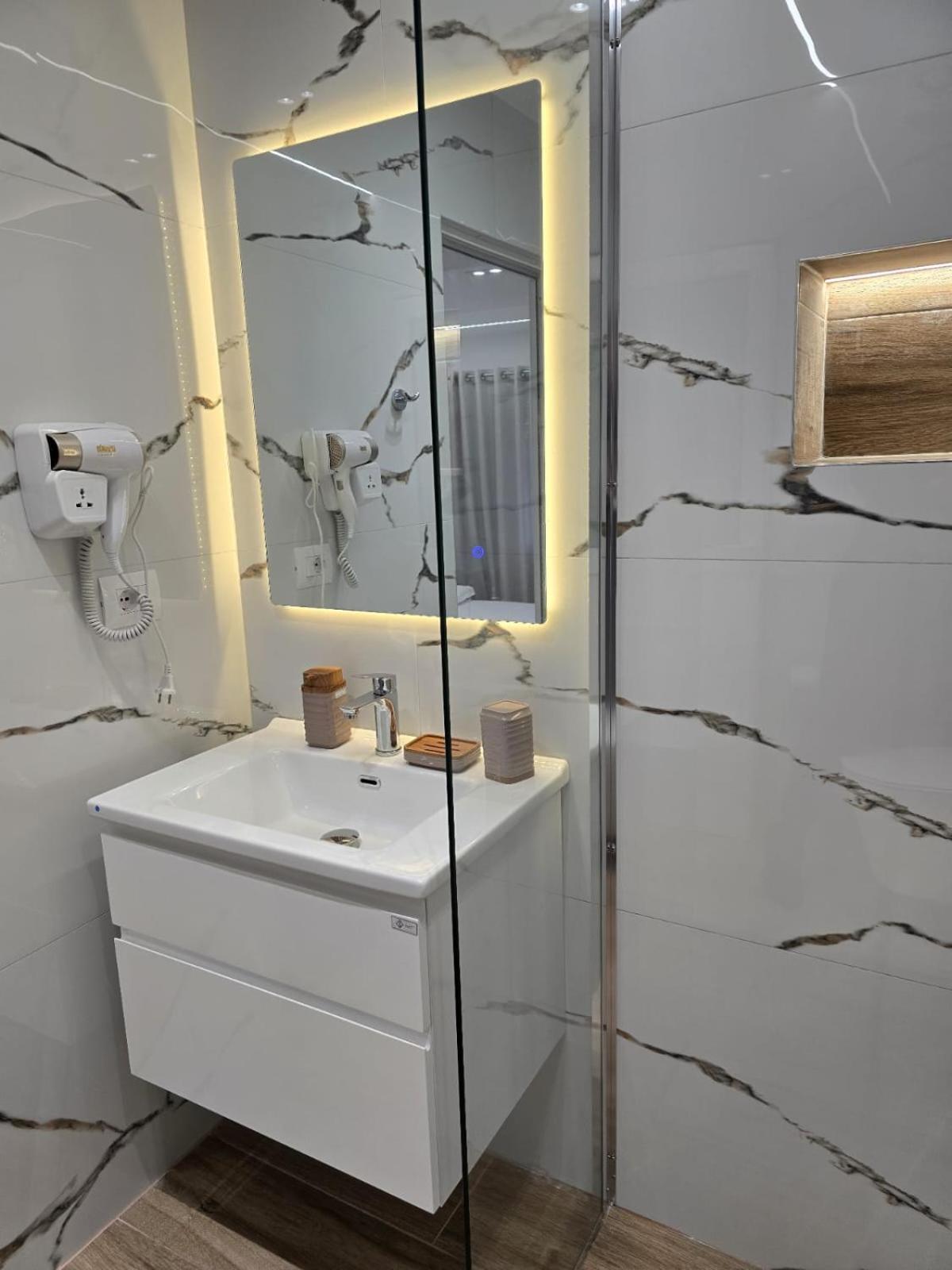 Aila Apartment Sarandë Exteriör bild
