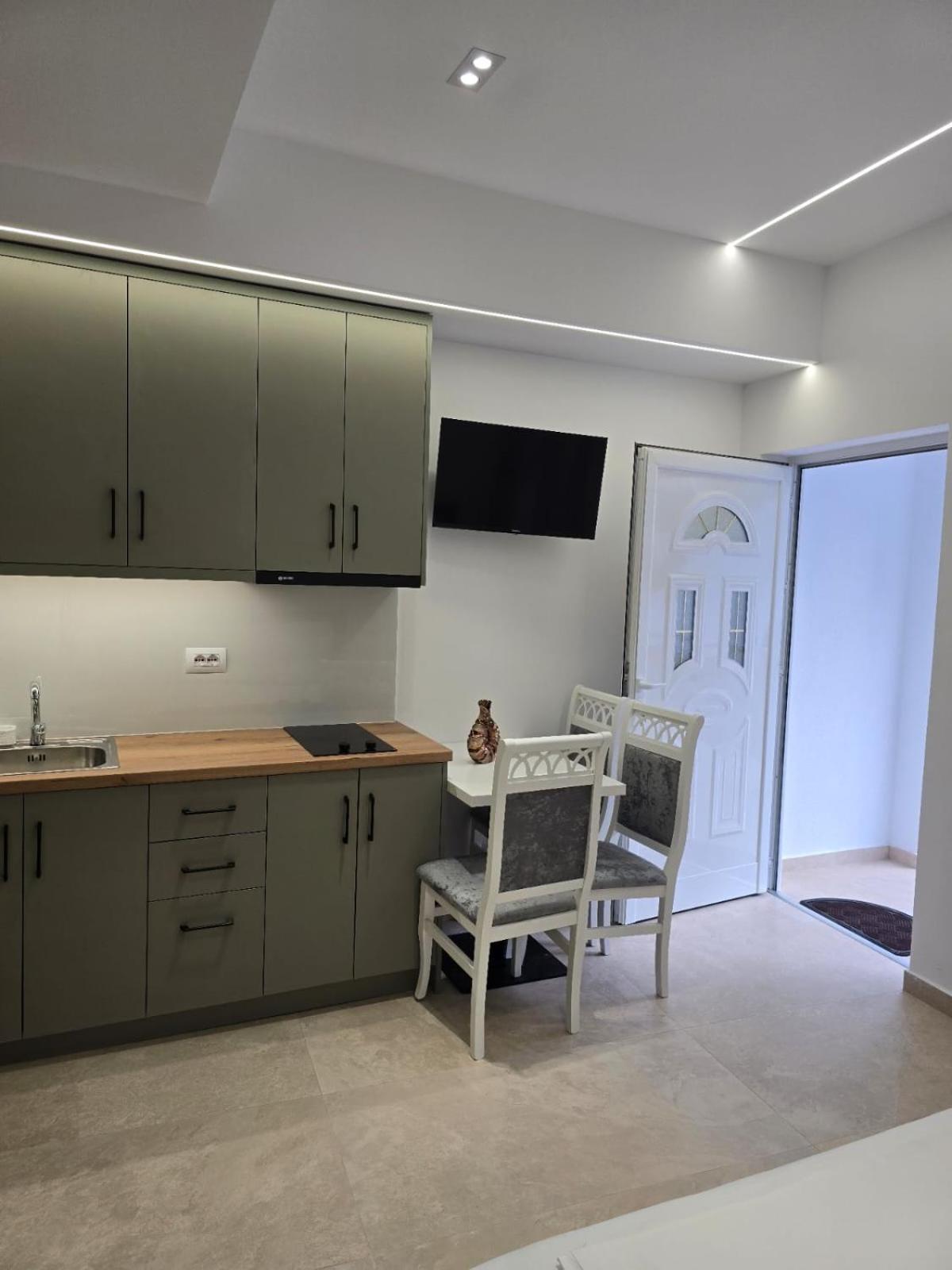 Aila Apartment Sarandë Exteriör bild