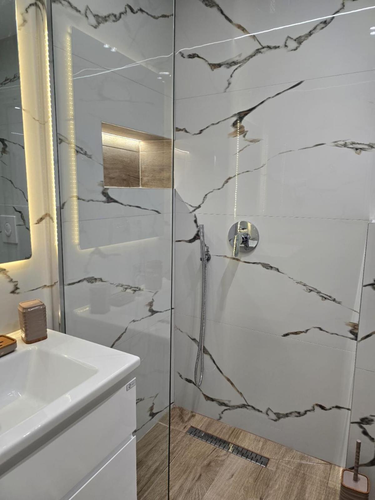 Aila Apartment Sarandë Exteriör bild